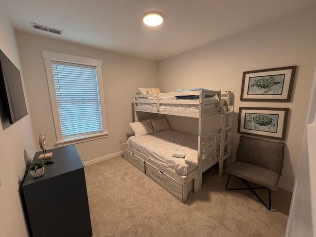 Building Photo - Outer Banks 2 Bedroom Fully Furnished Year...