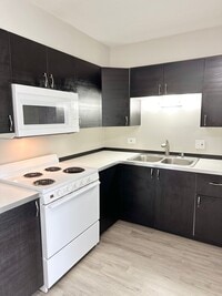 Building Photo - 9709 W Lorraine Dr