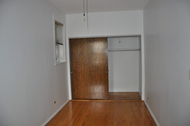 Building Photo - 3332 N Bell Ave