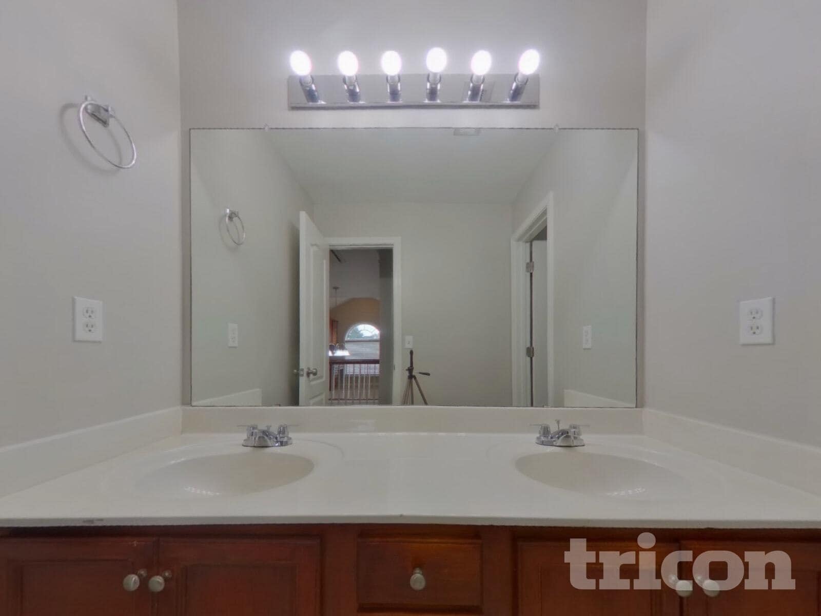 Building Photo - 1228 Saxony Dr SE