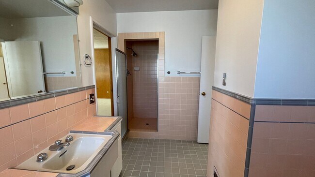 Building Photo - 2962 Gibbons Dr