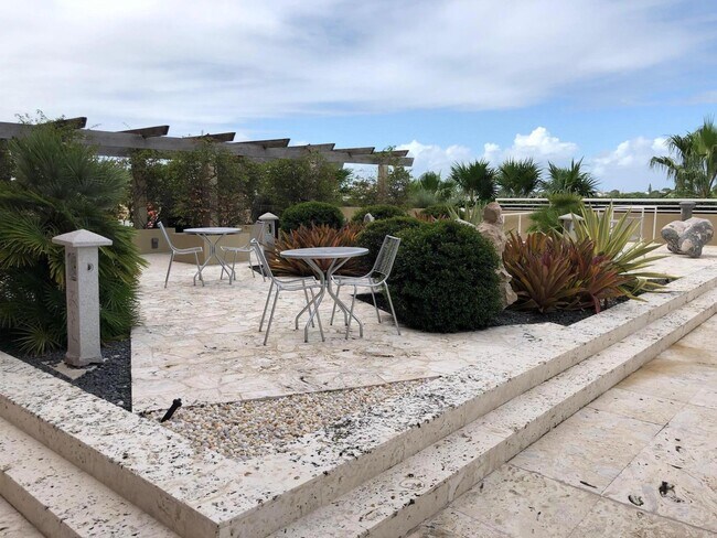 Building Photo - 1551 N Flagler Dr