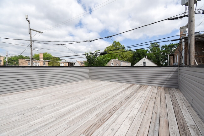 Building Photo - 4942 W Belden Ave