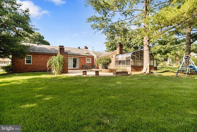 Building Photo - 5601 Dawes Ave