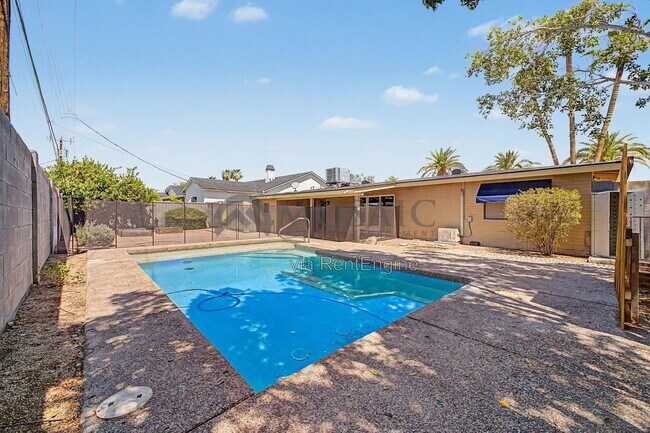 Building Photo - 3333 E Medlock Dr