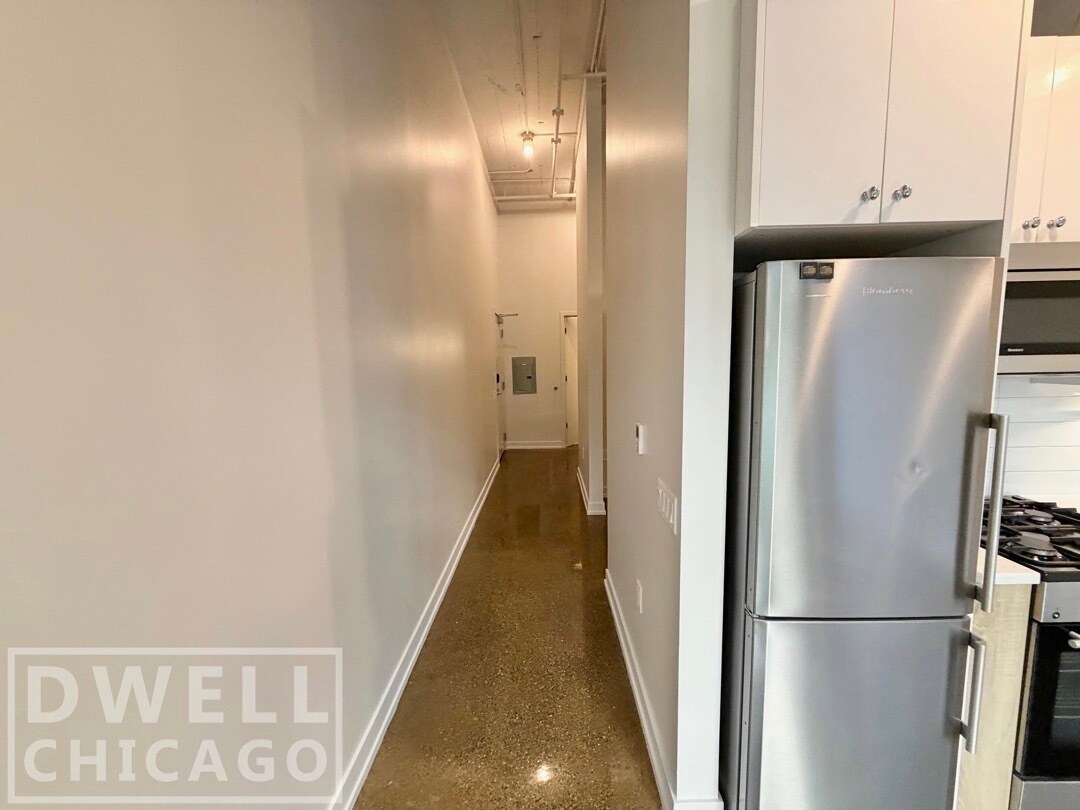 Building Photo - 700 N La Salle Dr