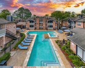 Building Photo - MAA Valleywood