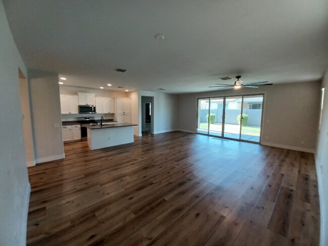 Building Photo - 9738 E Tumeric Ave