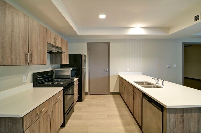 Building Photo - 10 North - 2 Bed / 2 Bath - Northshore, Ch...