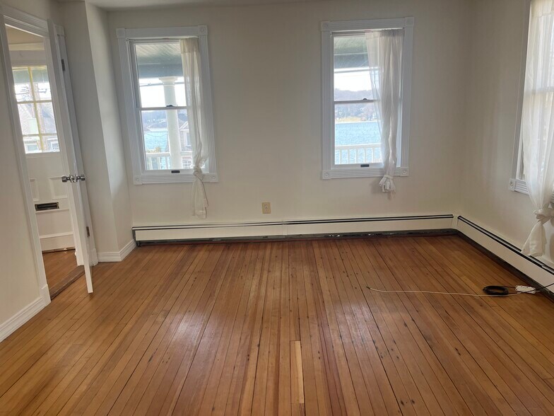 3rd bedroom/flex room - 110 Bayview Ave