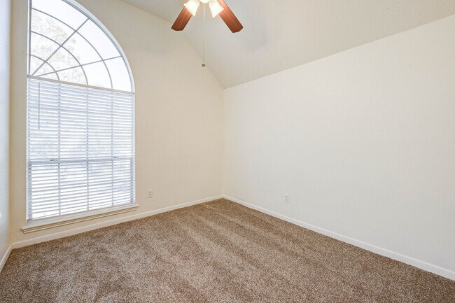 Building Photo - 1326 Chesterpoint Dr
