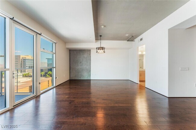 Building Photo - 353 E Bonneville Ave