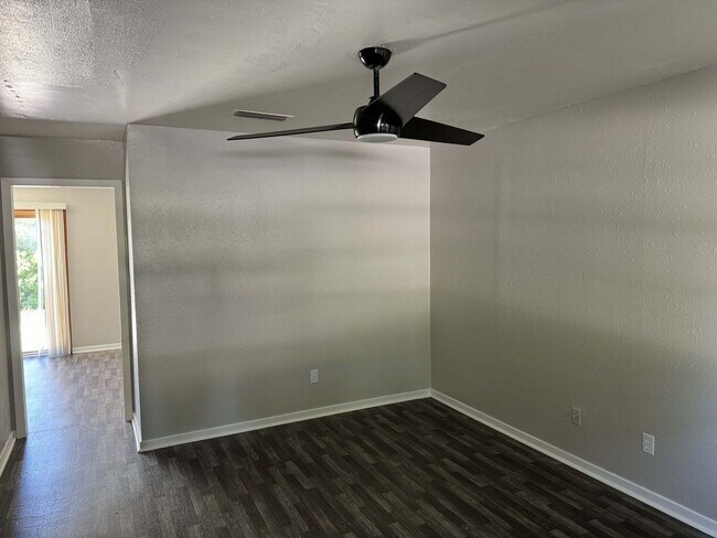 Building Photo - Charming 3 Bed, 1.5 Bath Single Family Home in Copperas Cove, TX - $1300/mo