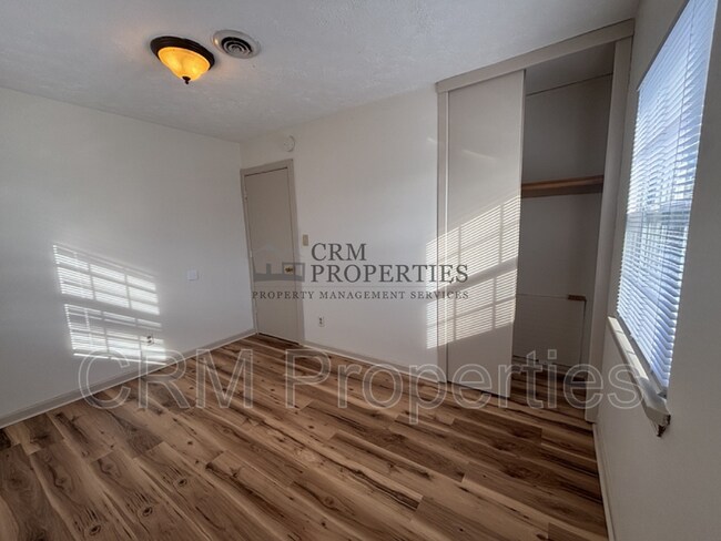 Building Photo - 1008 E Fischer St