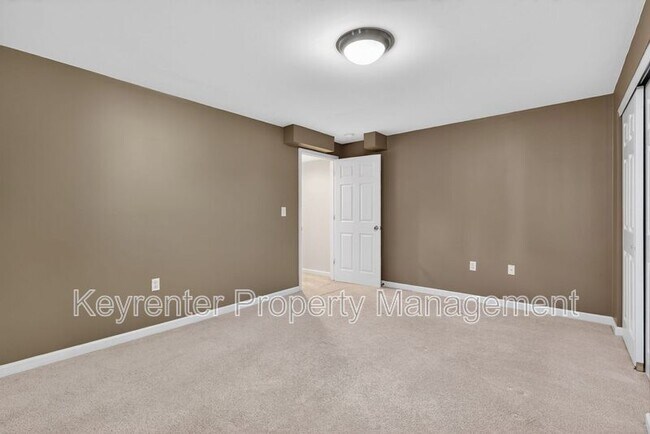 Building Photo - 1233 Grand Canyon Dr