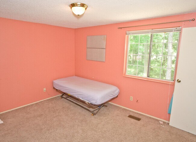 Building Photo - 1635 Van Dyke Dr