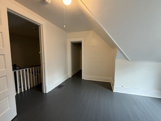 Building Photo - 604 S Meldrum St
