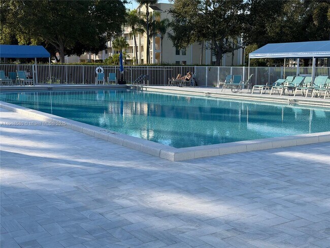 Building Photo - 7290 Kinghurst Dr