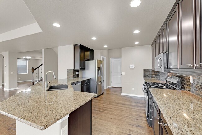 Building Photo - Beautiful home available to move in 08/04/...