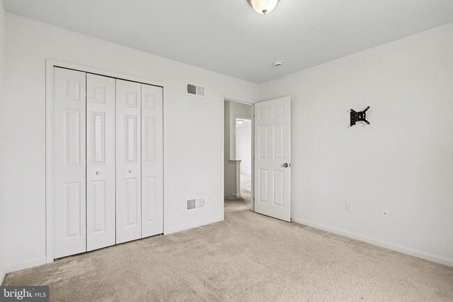 Building Photo - 27 E Imperial Dr