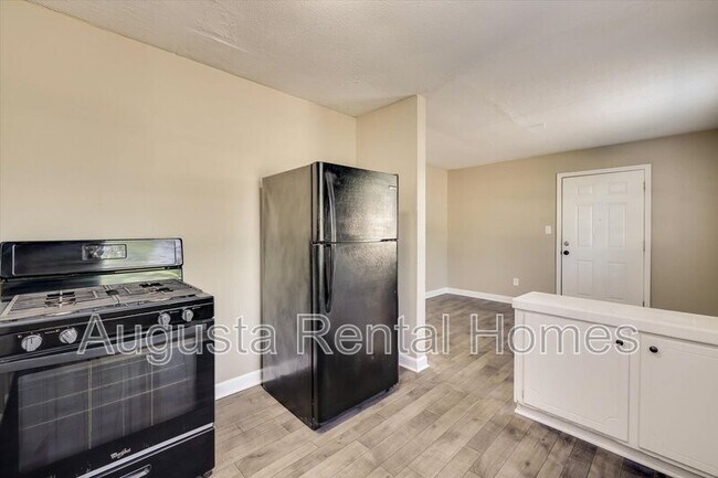 Building Photo - 319A Verdery Dr