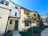 Building Photo - Spacious 4Bd/3.5Ba Home in Gated Lake Fore...
