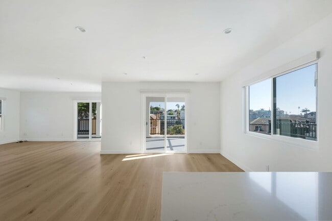 Building Photo - 312 Cazador Ln