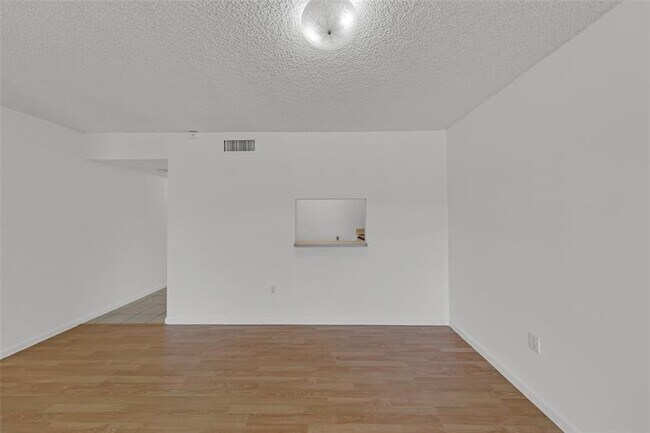 Building Photo - 721 N Pine Island Rd