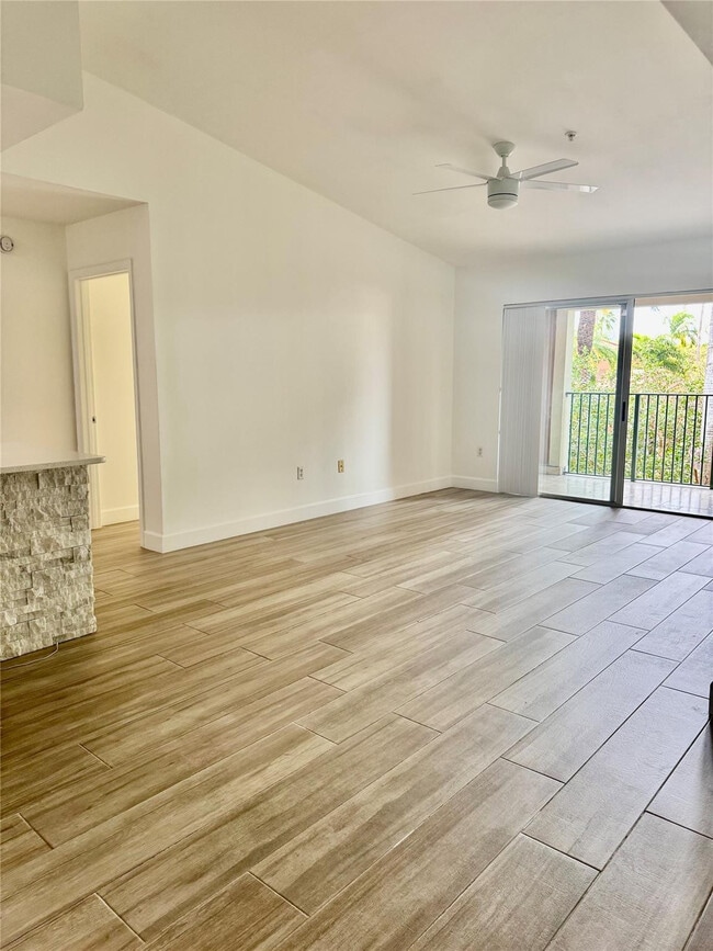 Building Photo - 4856 N State Rd 7