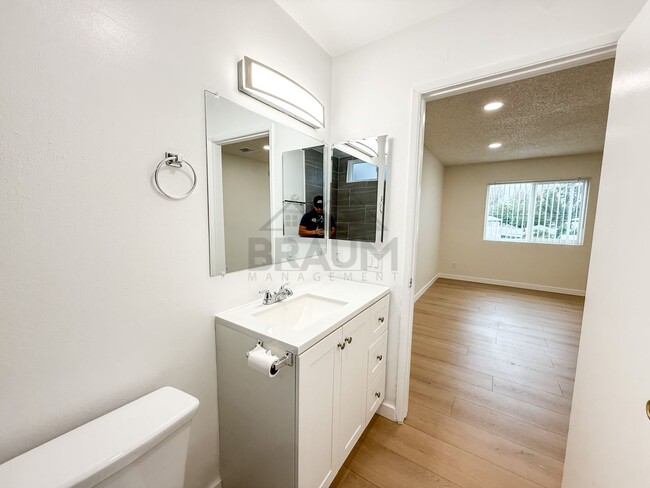 Building Photo - 13347 Victory Blvd