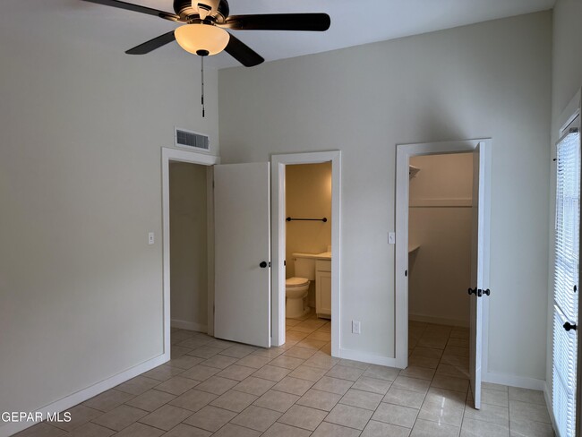 Building Photo - 10642 Cuatro Vistas Dr
