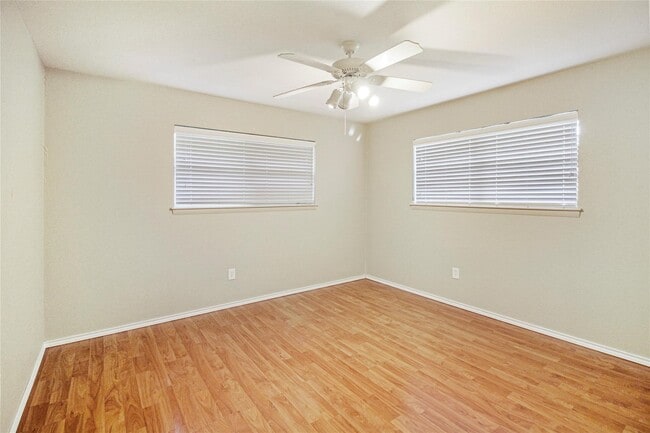 Building Photo - 1915 E Allegro St