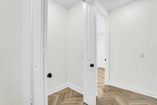 Building Photo - East Duffy Street