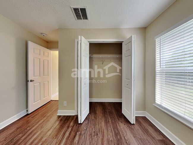 Building Photo - 5940 NW Foust Cir