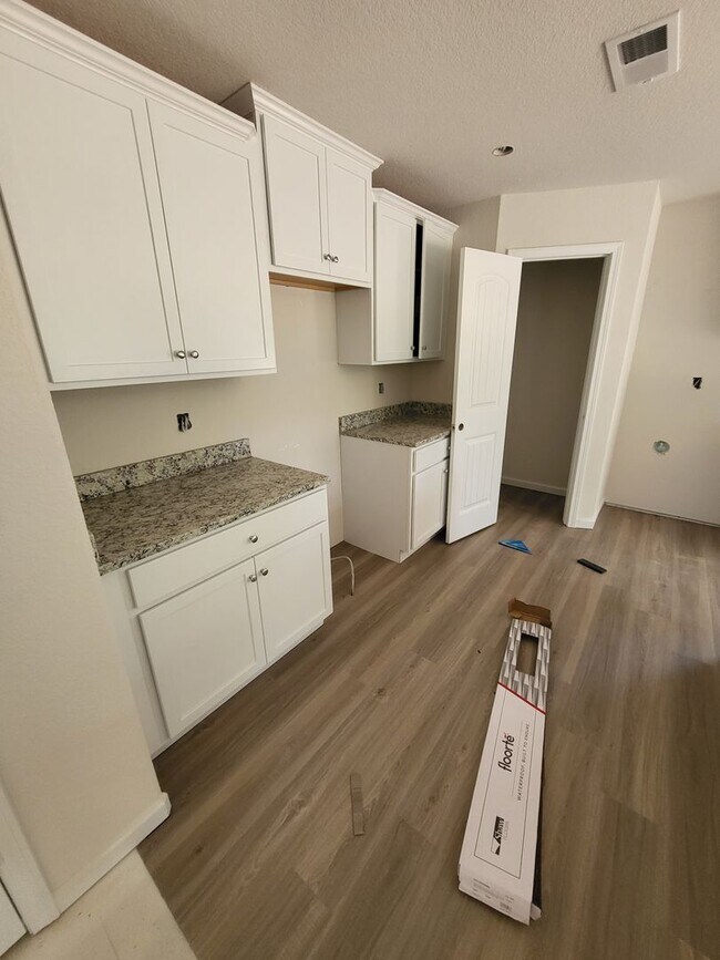 Building Photo - Beautiful Home in Great Location!