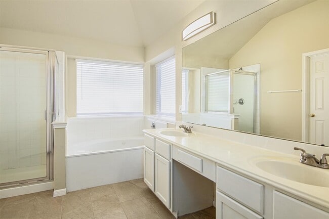 Building Photo - 21610 Emerald Ridge Cir