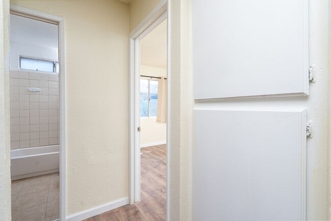 Building Photo - 2 BR 1 BA in Hemet. Unit in a single story...