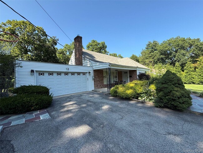 Building Photo - 13 Colonial Rd