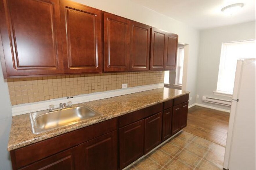 Building Photo - 4527 N Malden St