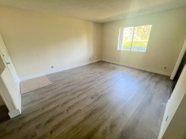 Building Photo - 390 N San Antonio Ave