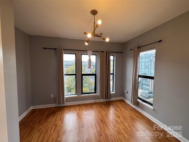 Building Photo - 559 New Bern Station Ct