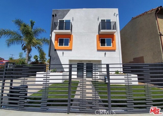 Primary Photo - 2335 Crenshaw Blvd