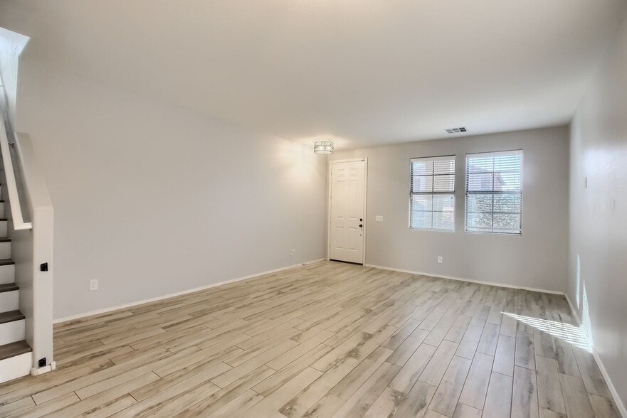 Building Photo - 11720 W Foothill Ct