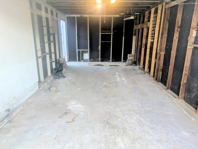 Building Photo - 2809 Wesleyan Ave