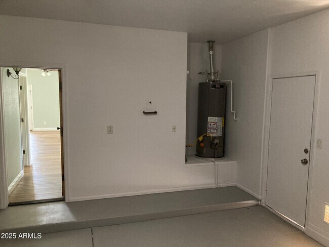 Building Photo - 45167 W Norris Rd