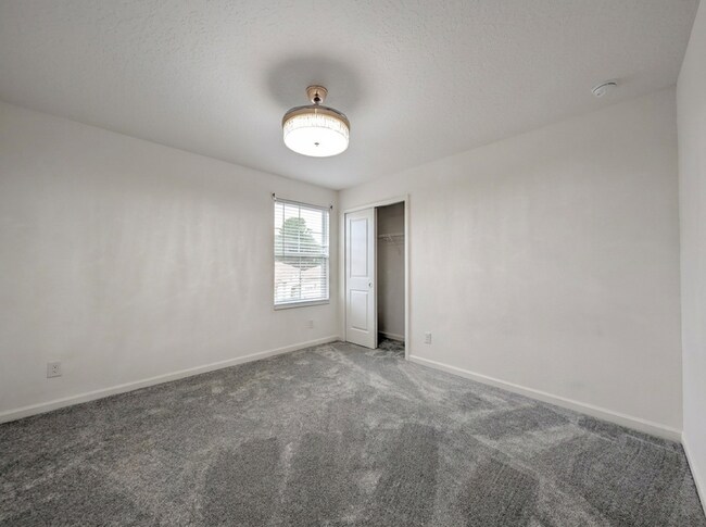 Building Photo - Move-In Ready 4-Bed in Silver Oak, Quartz Kitchen and Community Pool