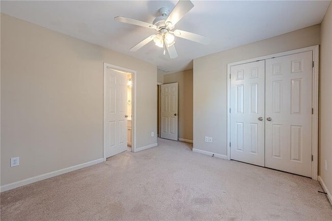 Building Photo - 927 Laurel Wood Ct