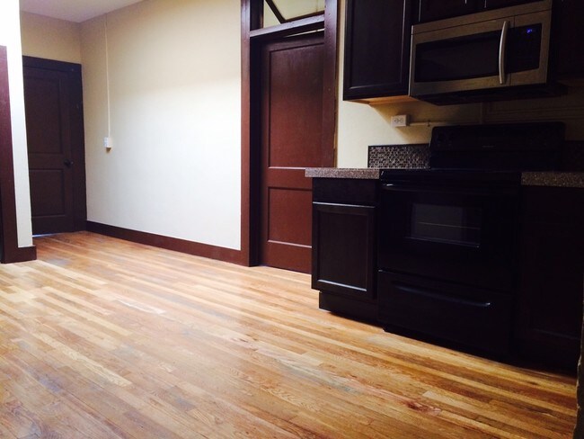 Building Photo - 101 W 4th St