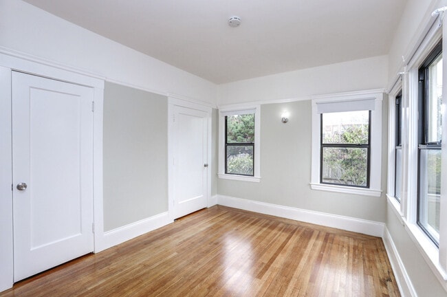 Building Photo - Charming Outer Sunset 2 bed / 1 bath home ...