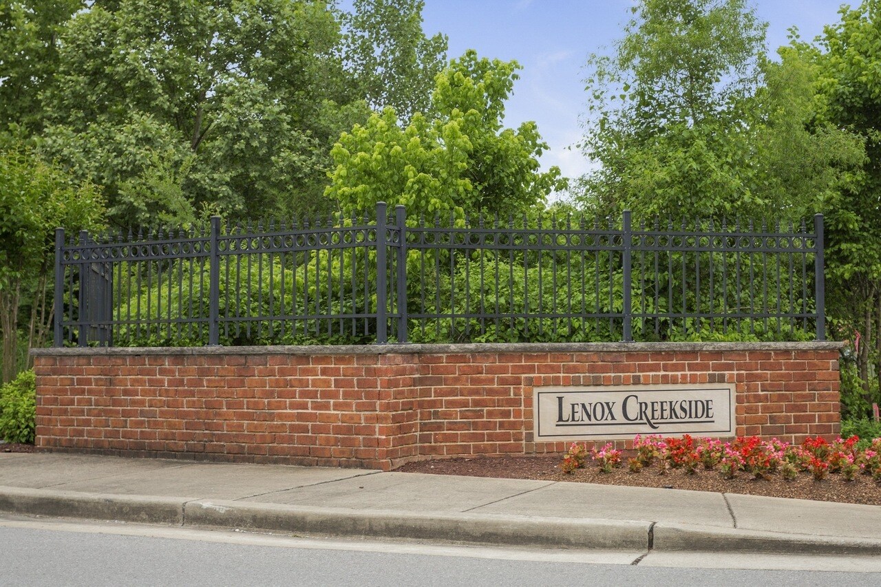 Building Photo - 8201 Lenox Creekside Dr